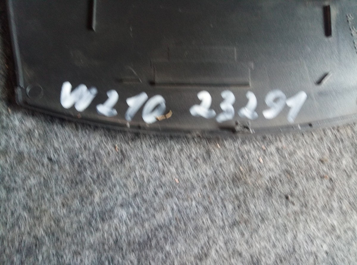 Накладка декоративная Mercedes W210 передняя правая на Mercedes-Benz C-Class W204