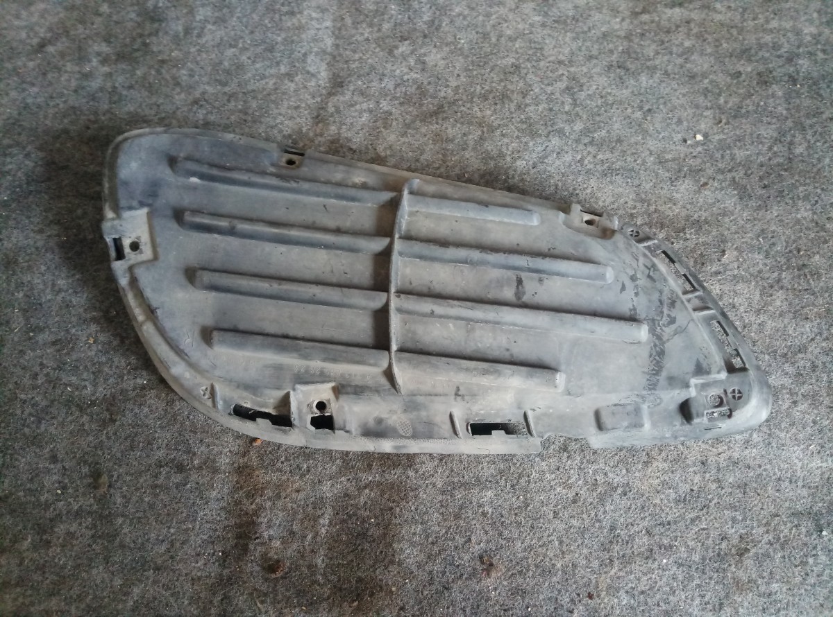 Накладка противотуманной фары Mercedes W210 на Mercedes-Benz C-Class W204