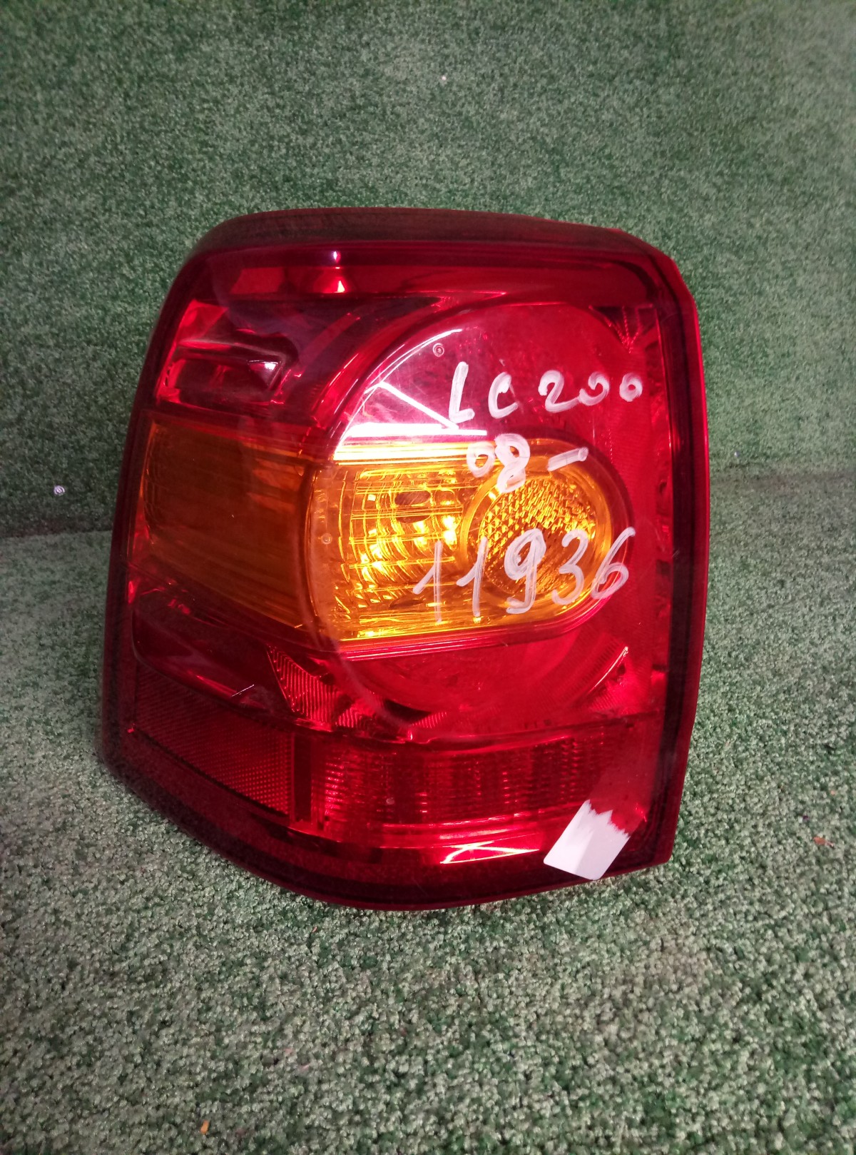 Фонарь задний левый Toyota Land Cruiser 200 8156160A60 на Toyota Land Cruiser 200