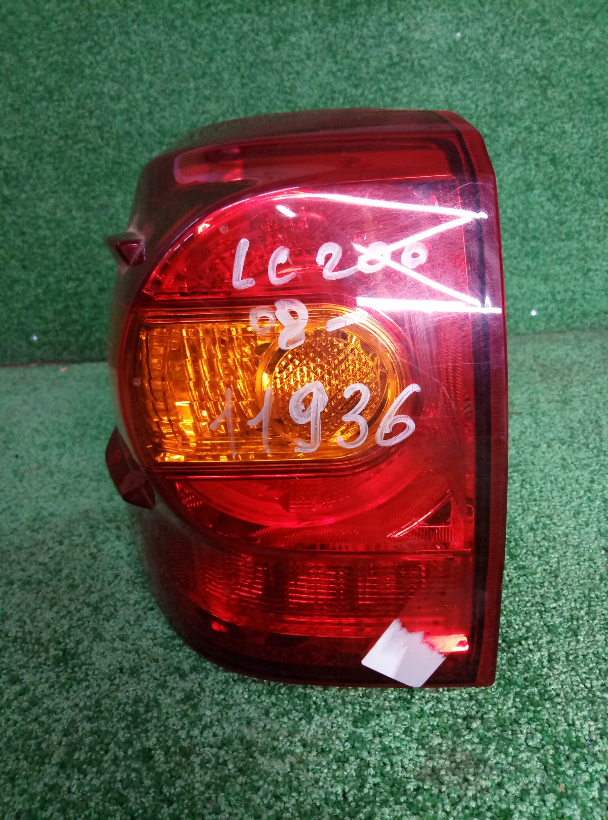 Фонарь задний левый Toyota Land Cruiser 200 8156160A60 на Toyota Land Cruiser 200
