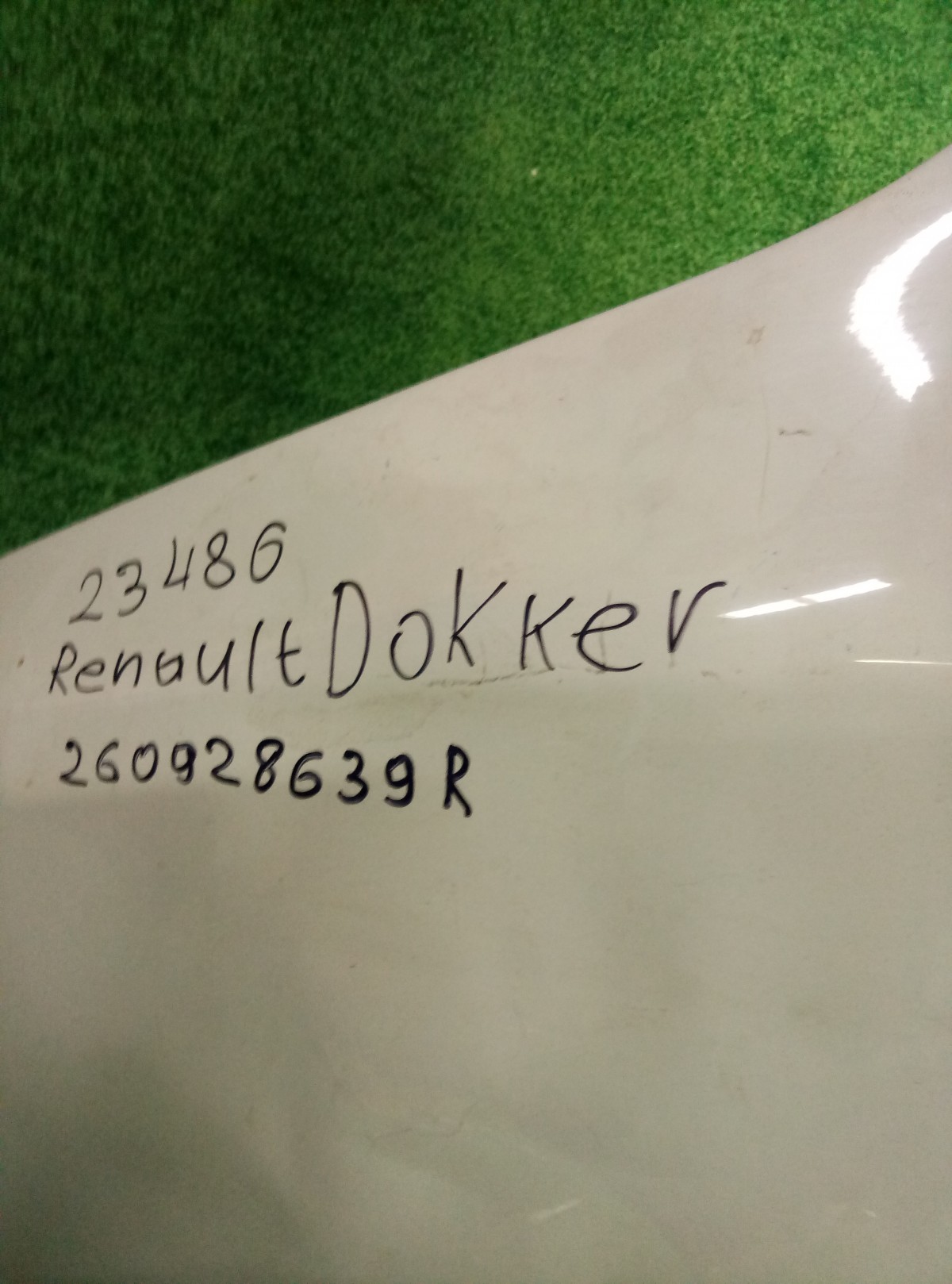 Крыло переднее правое Renault Dokker  на Renault logan I
