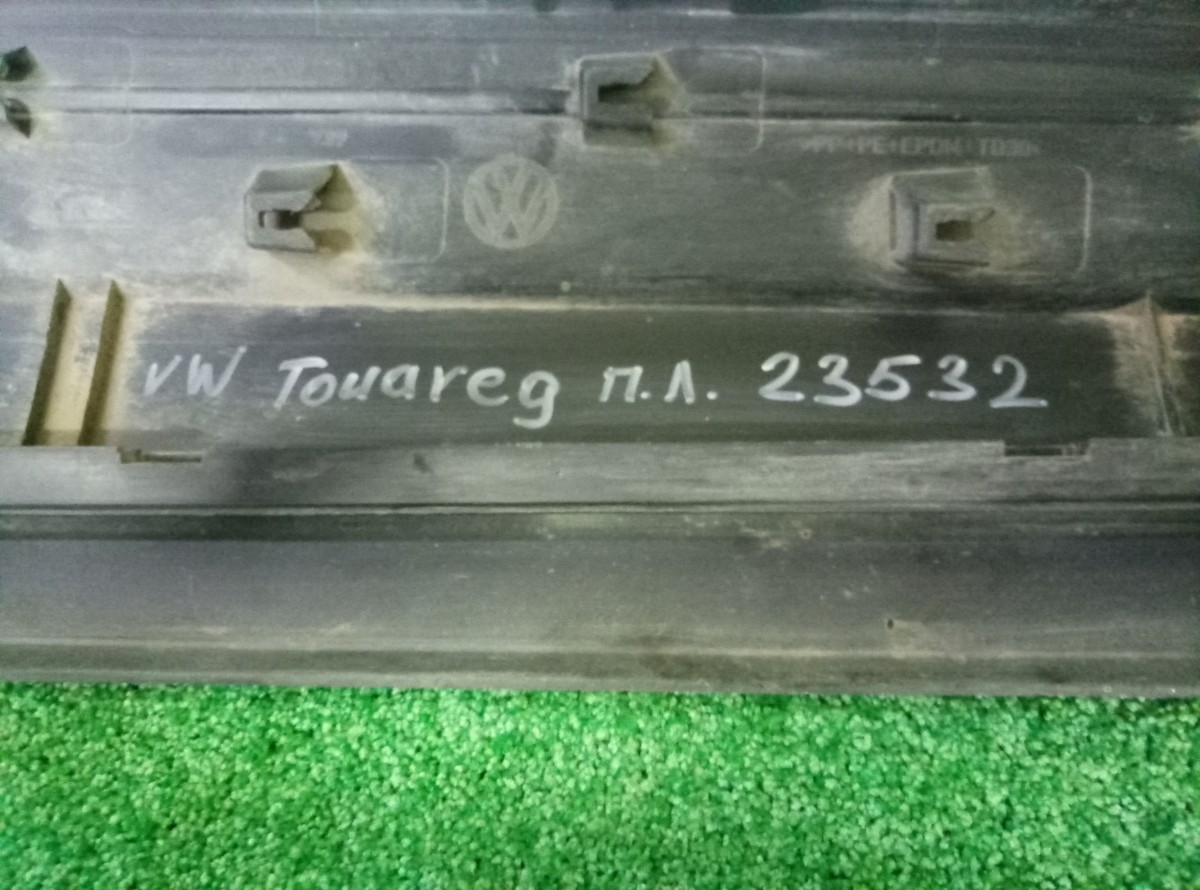 Накладка двери передней левой Volkswagen Touareg 3 на Volkswagen Touareg 