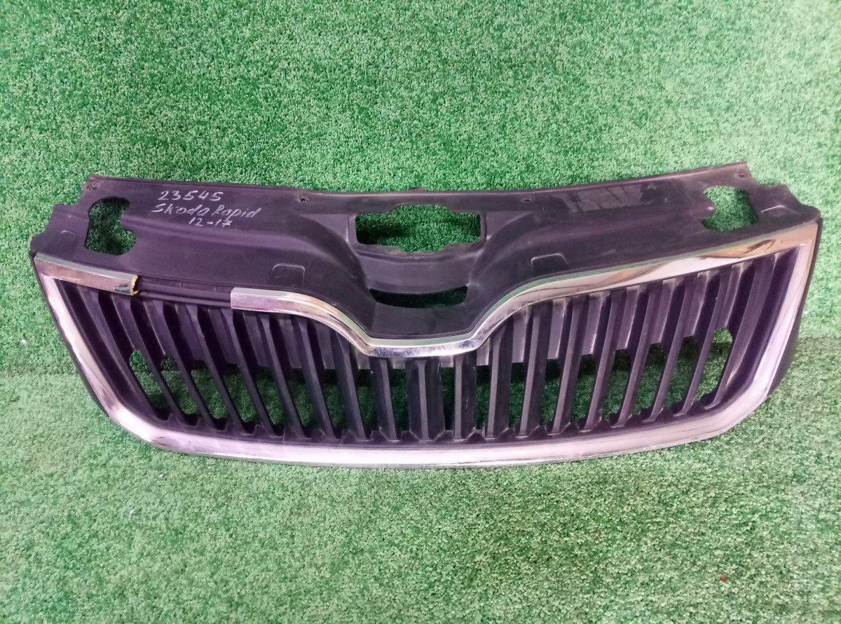 Решетка радиатора Skoda Rapid 2013 на Skoda Rapid 