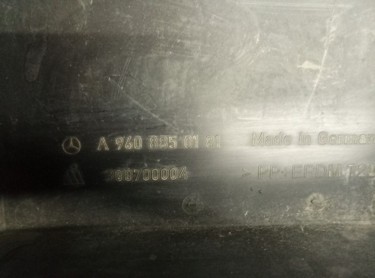 Решетка переднего бампера Mercedes Actros на Mercedes-Benz C-Class W204