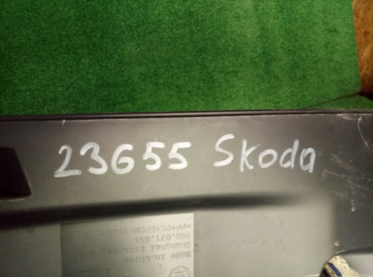 Накладка порога правая Skoda Kodiaq  на Skoda Fabia 