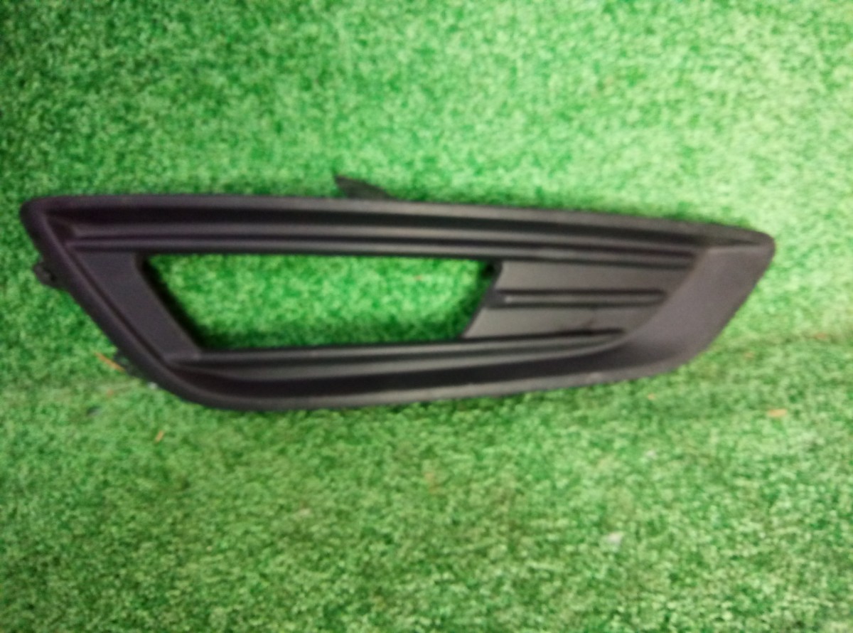 Решетка в бампер правая Ford Focus 3  на Ford Focus 3