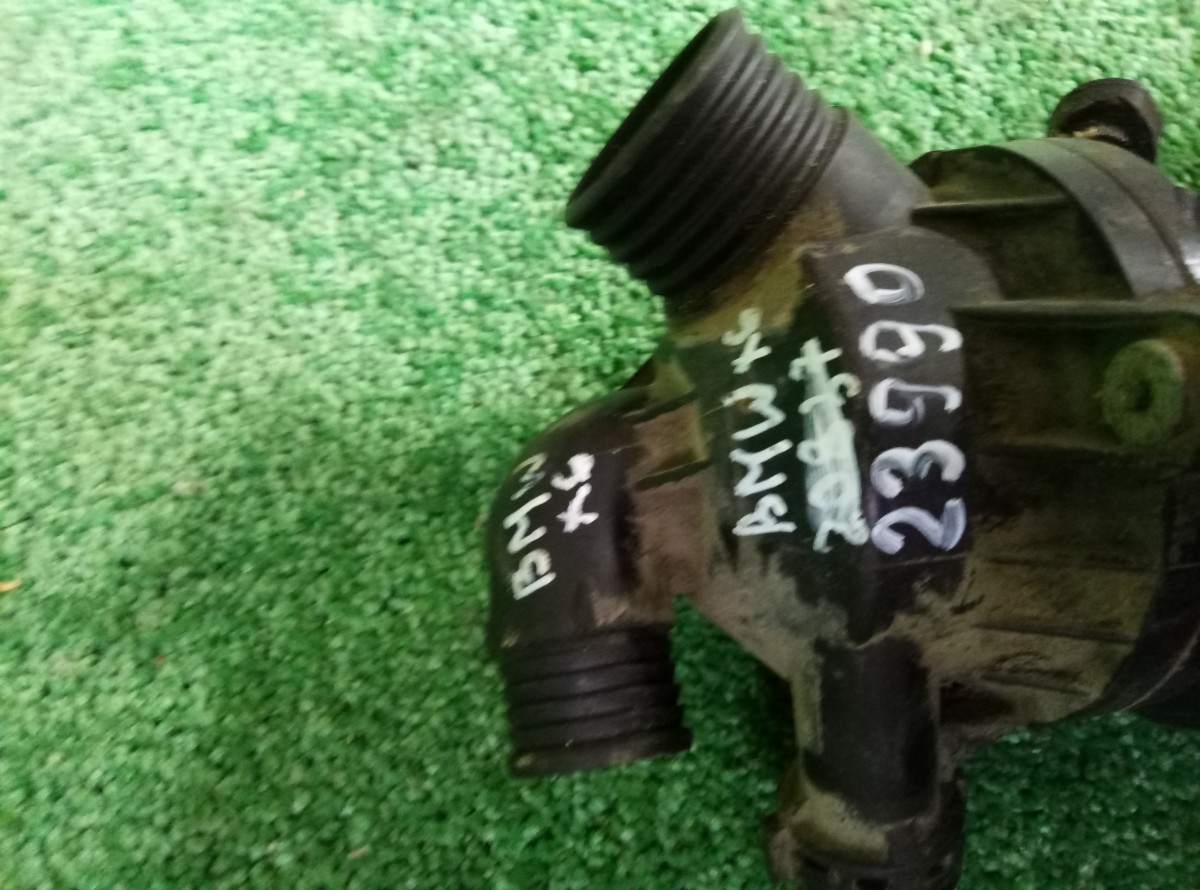Корпус термостата Bmw X5 E70    11537550172 на BMW X5 E70
