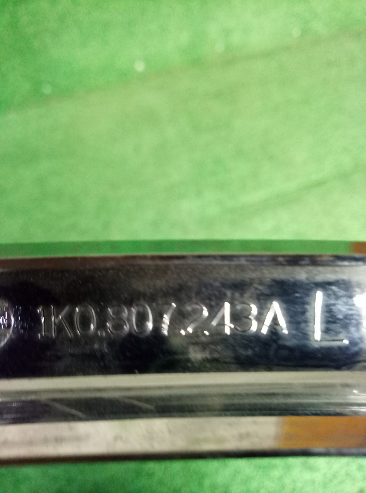 Молдинг бампера передний левый Volkswagen Jetta 2006-2011       1k0807243a на Volkswagen Jetta VI