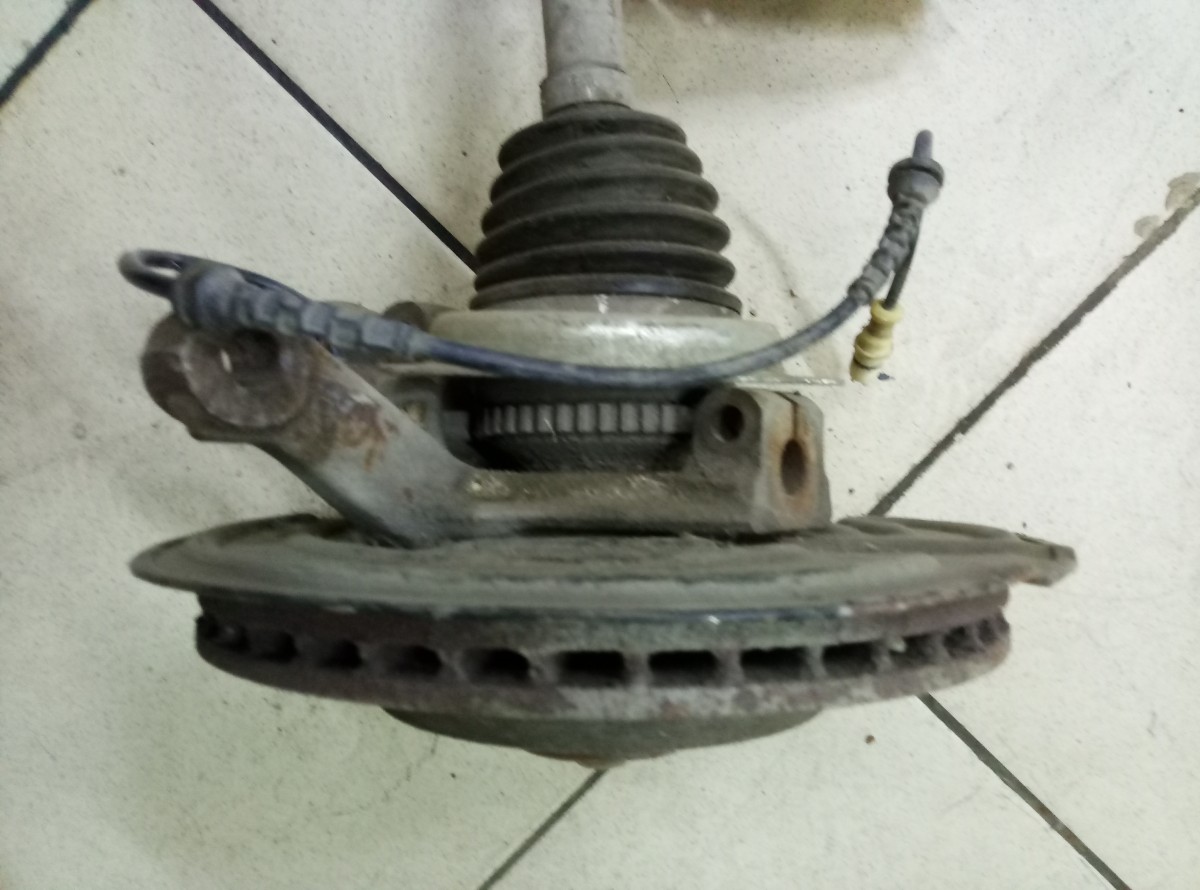 Кулак поворотный левый Renault Symbol 08- на Renault Symbol 2