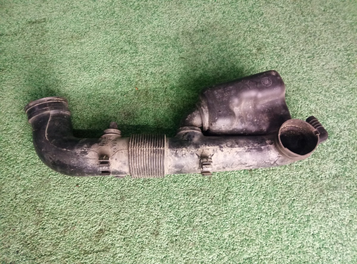 Патрубок воздушного фильтра Opel Astra 2004 [8036241] на Opel Astra H