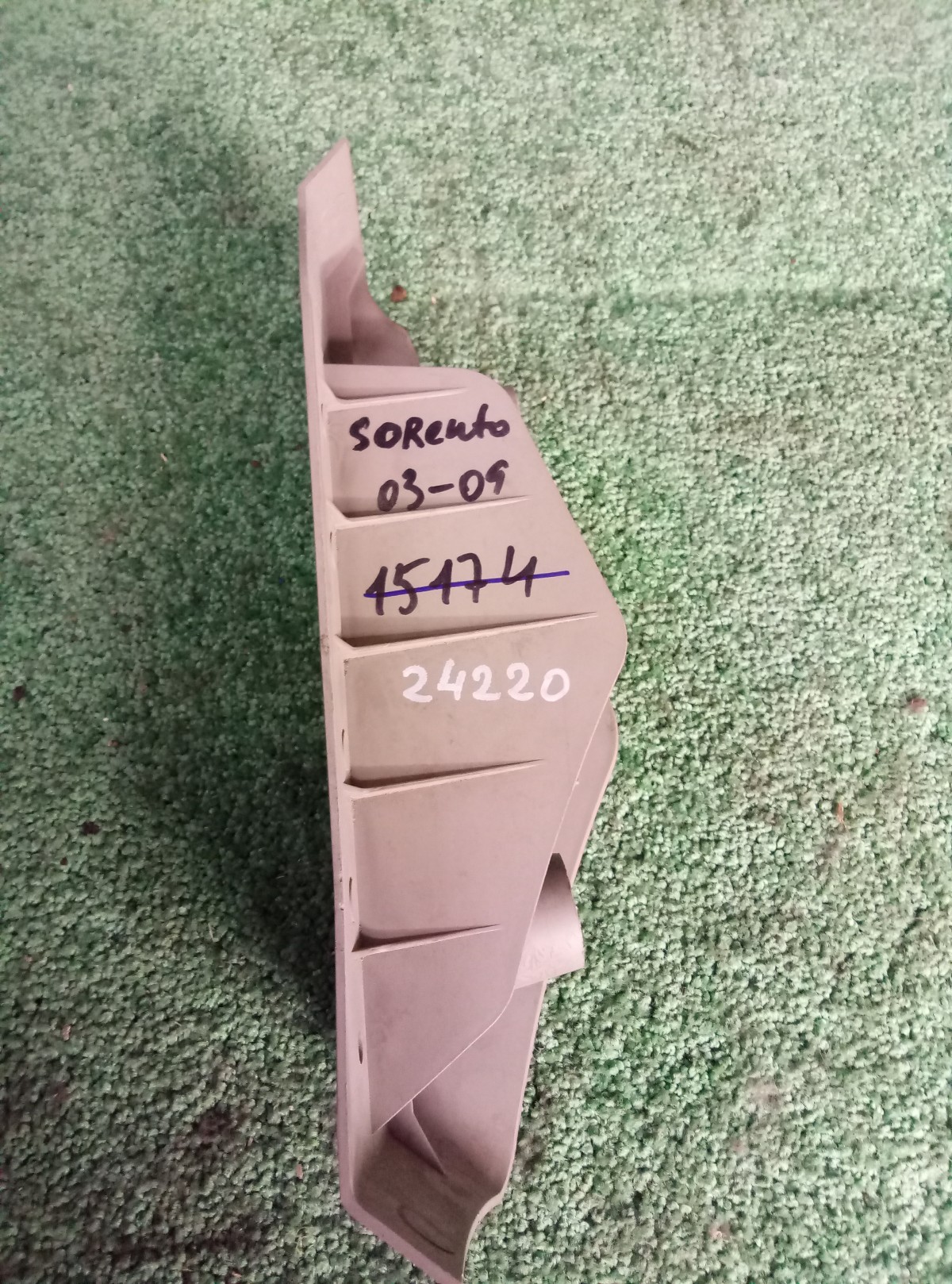 Накладка упора Kia Sorento 03-05 на Kia Sorento 2 (XM)