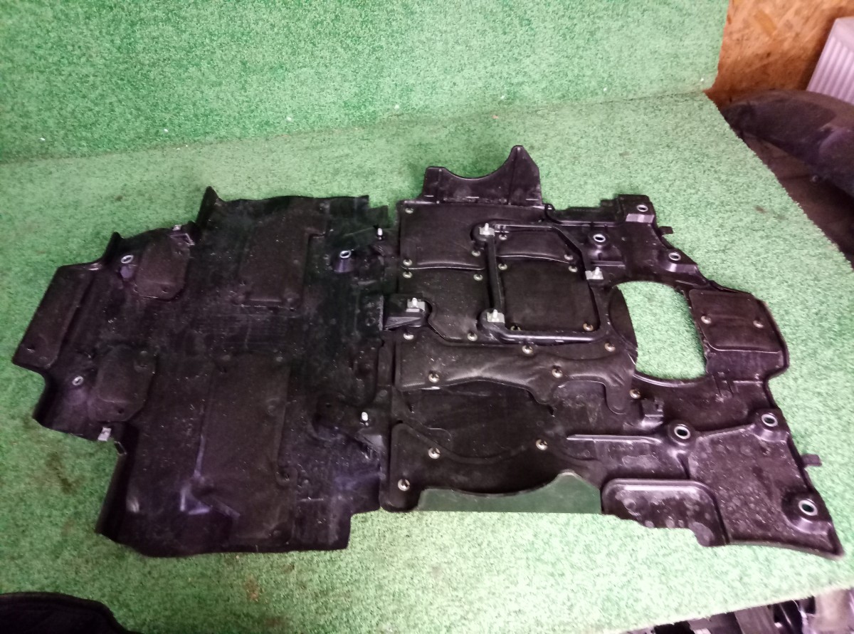 Защита двигателя Toyota Land Cruiser 300 на Toyota Land Cruiser Prado 150