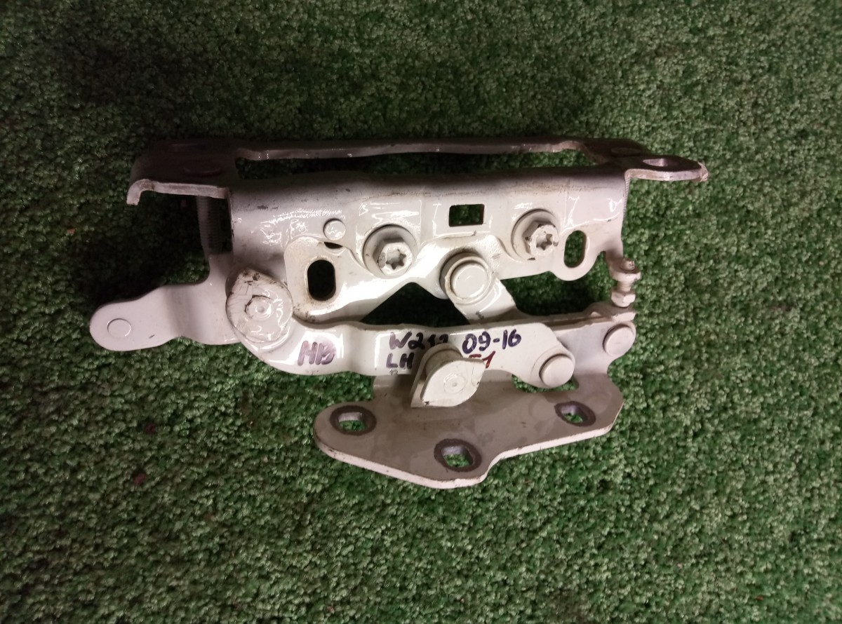 Петля капота левая Mercedes W212 на Mercedes-Benz E-Class W212,S212,C207