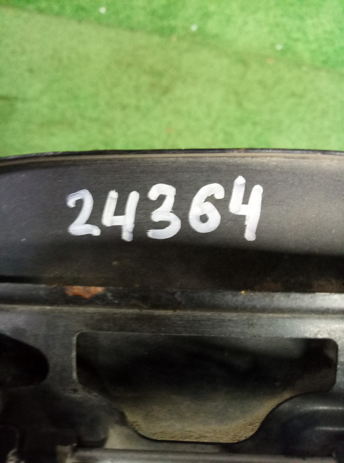 Лючок бензобака Mercedes W210 на Mercedes-Benz E-Class (W210,S210)