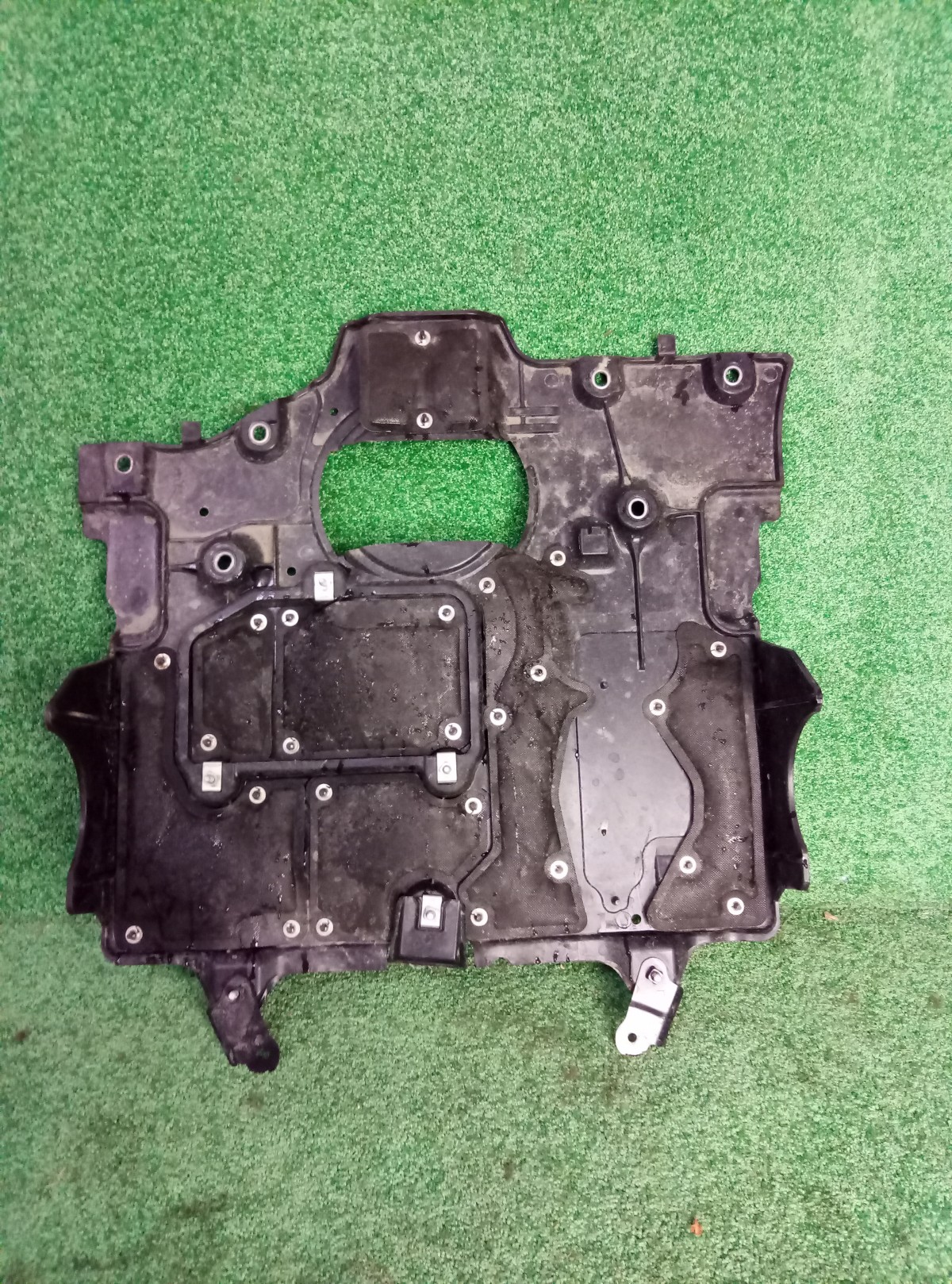Защита двигателя Toyota Land Cruiser 300 на Toyota Land Cruiser 200