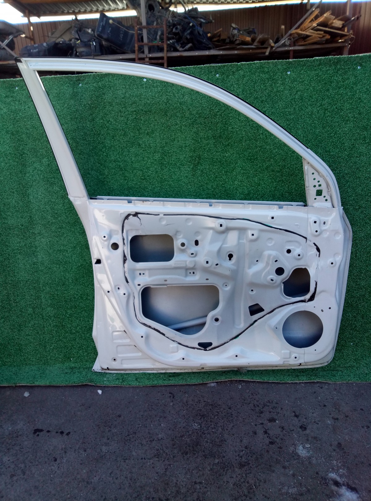 Дверь передняя левая Toyota Rav 4 XA30  на Toyota RAV 4 (XA30)