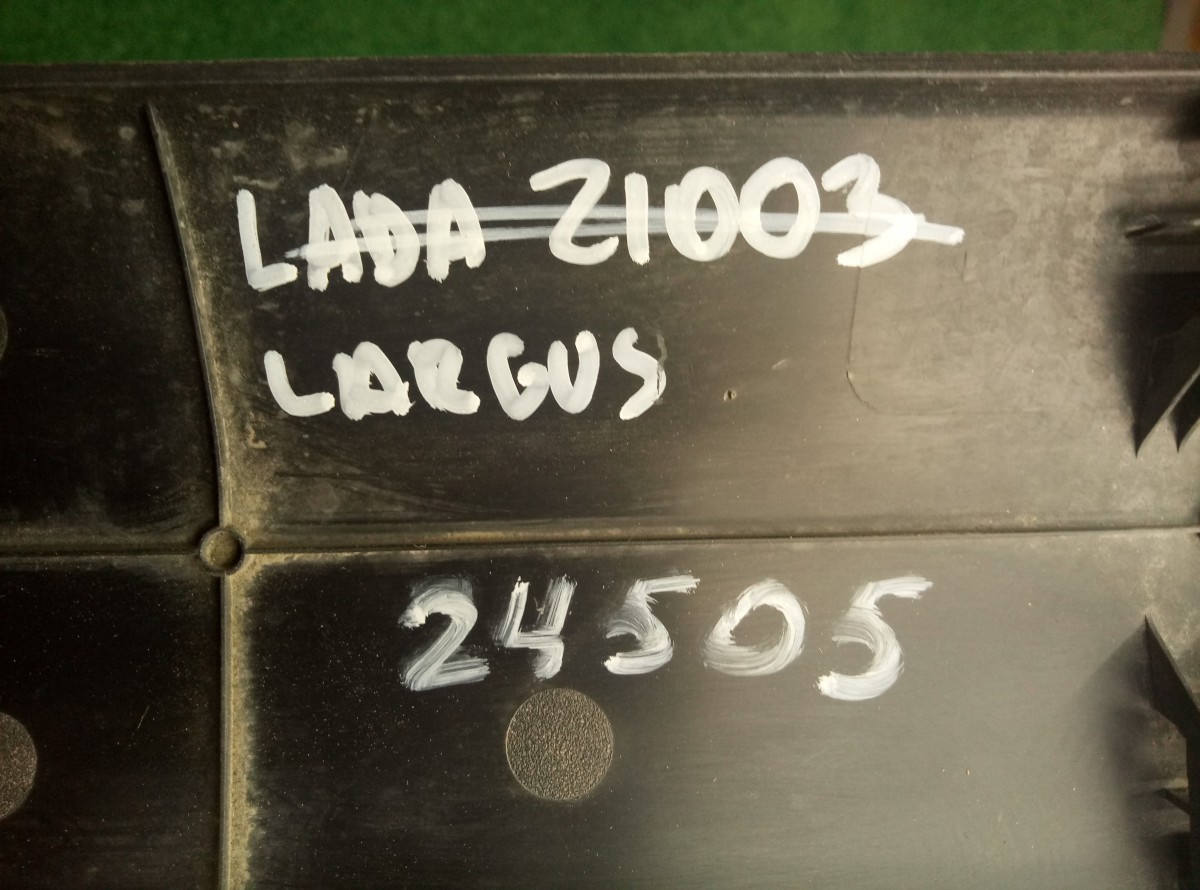 Накладка двери задней левой Lada Largus на Lada Kalina

