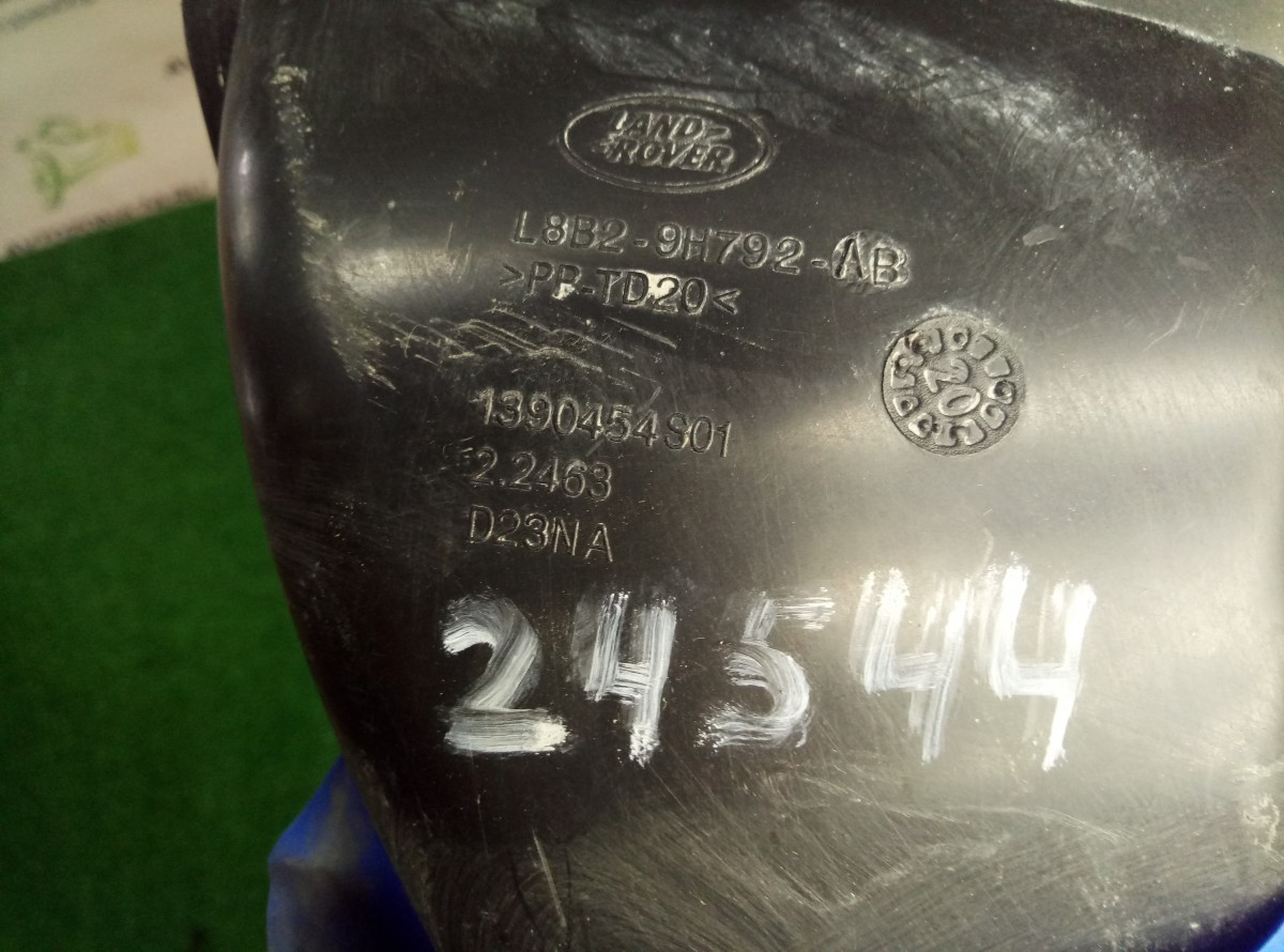 Воздуховод Land Rover L8B29H792 на Land Rover Range Rover Evoque 