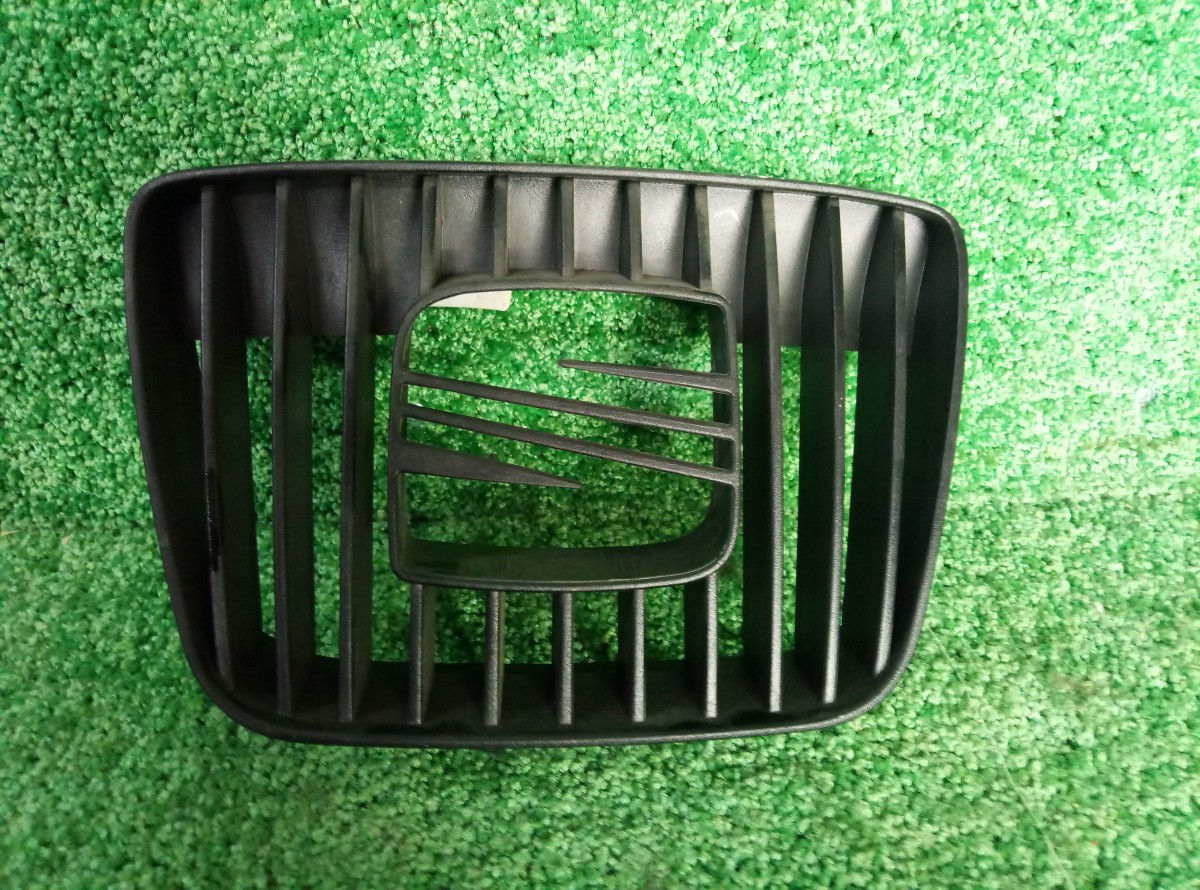 Решетка радиатора Seat Ibiza Cordoba 99-02 на Seat Ibiza Cupra IV (6J)