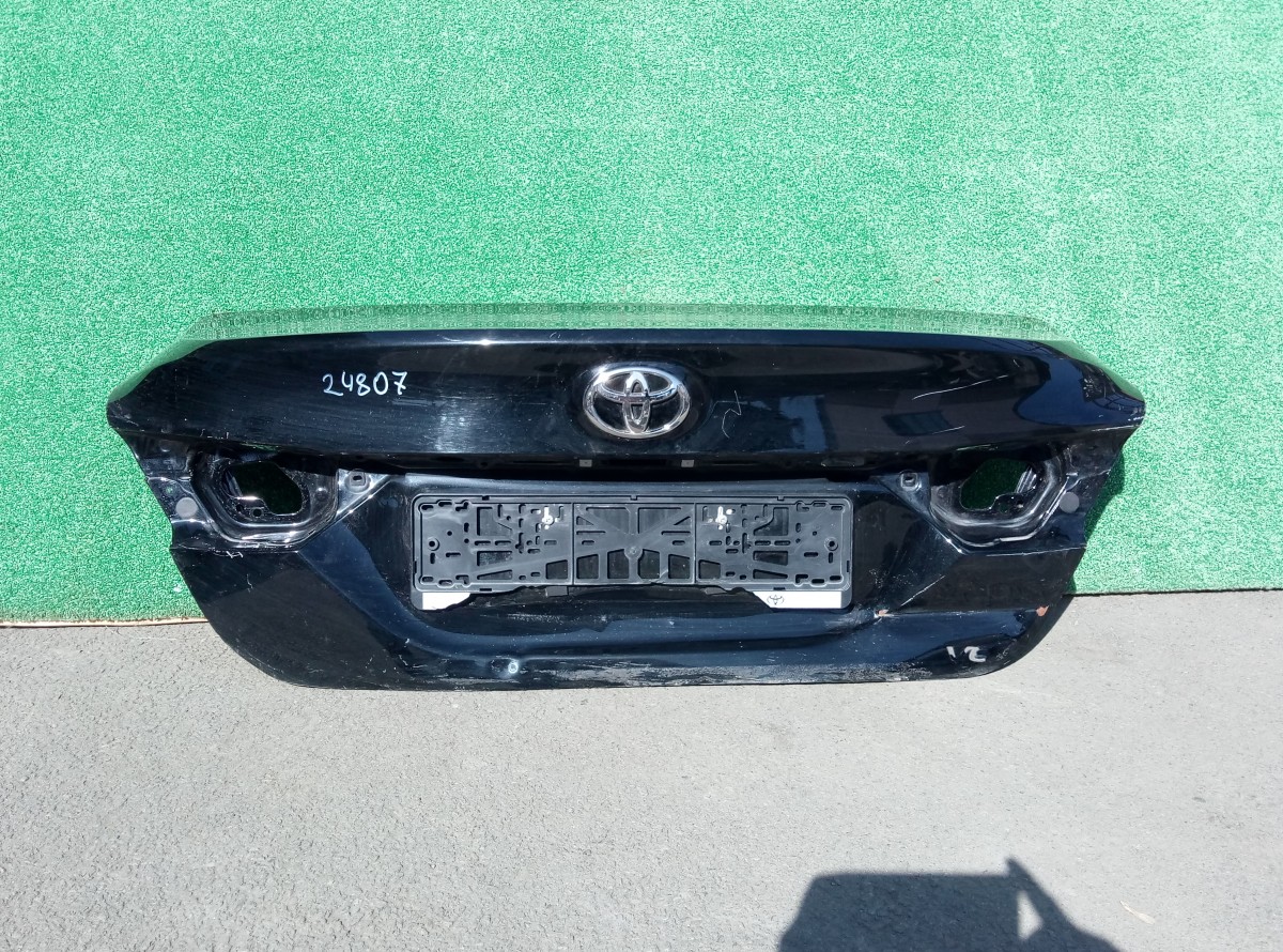 Крышка багажника Toyota Camry XV70 на Toyota Camry V50