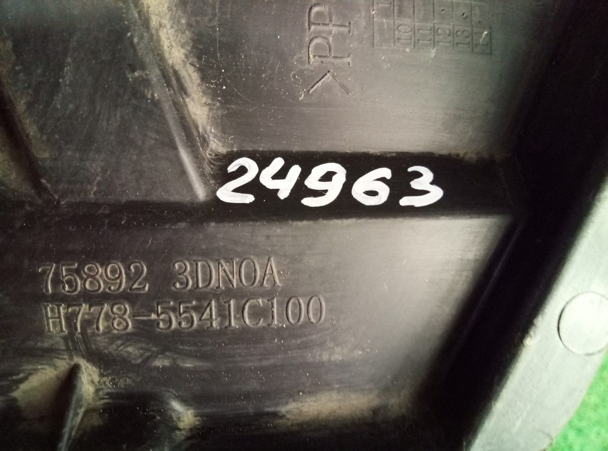 Пыльник двигателя Nissan Tiida 2008-         758923DN0A на Nissan Tiida C11