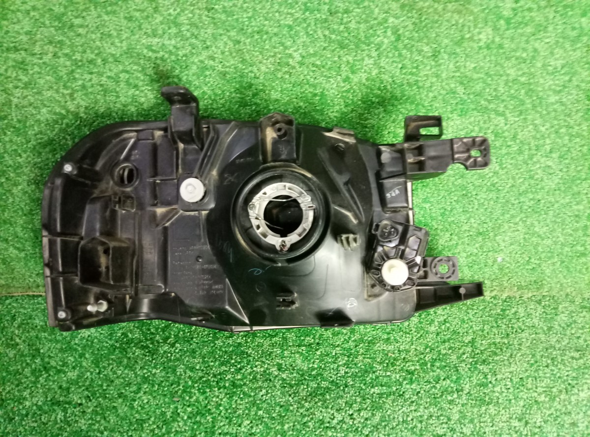 Фара передняя левая Nissan Navara 1998-2007 на Nissan Navara (Frontier) III (D40)