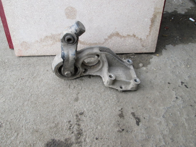 Кронштейн двигателя задний Peugeot 307 2001-2008 на Peugeot 307
