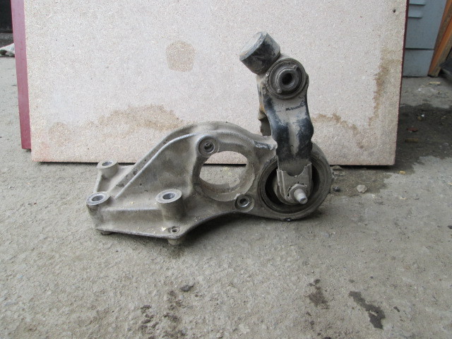 Кронштейн двигателя задний Peugeot 307 2001-2008 на Peugeot 307