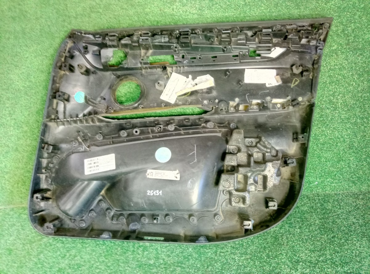 Обшивка двери передней левой BMW X5 F15 на BMW X5 F15