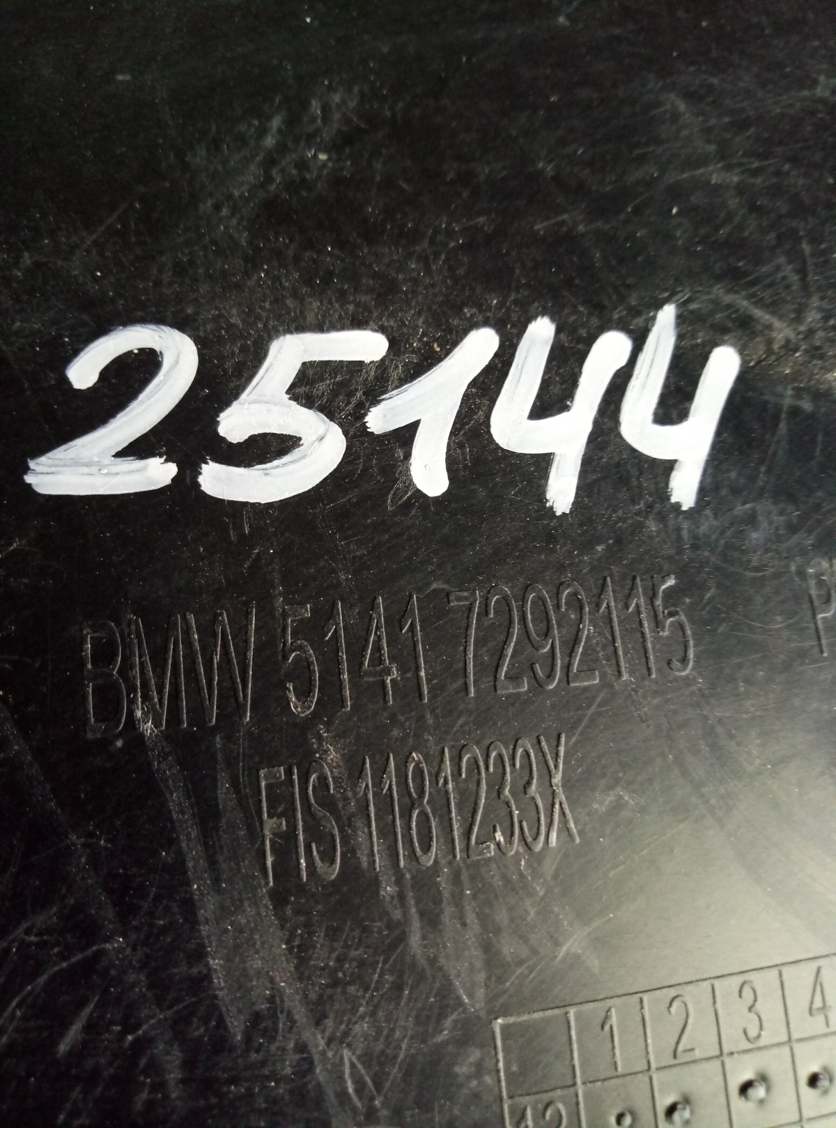 Обшивка двери передней левой BMW X5 F15 на BMW X5 F15