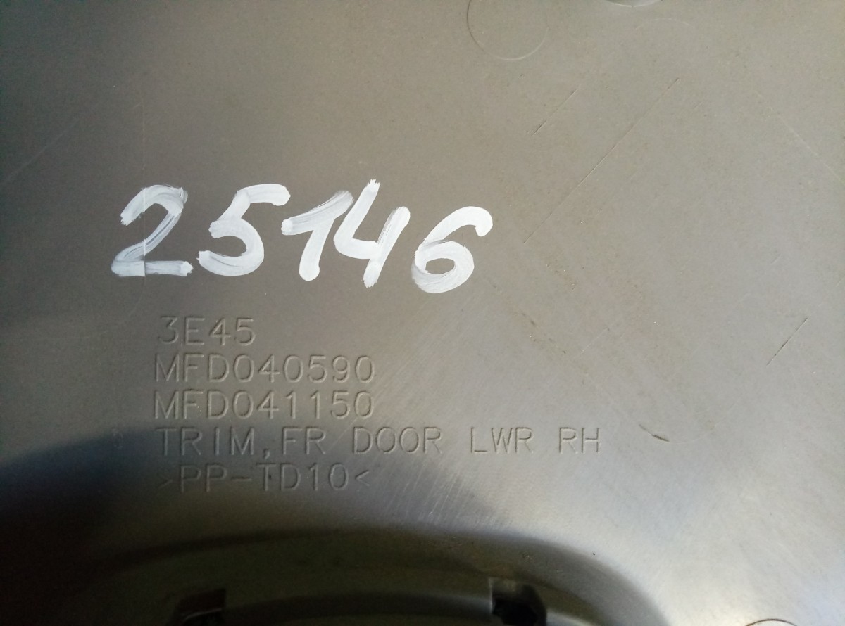 Обшивка дверей Mitsubishi Pajero Sport  на Mitsubishi Pajero Sport 2
