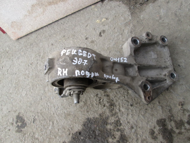 Кронштейн двигателя задний Peugeot 307 2001-2008 на Peugeot 307