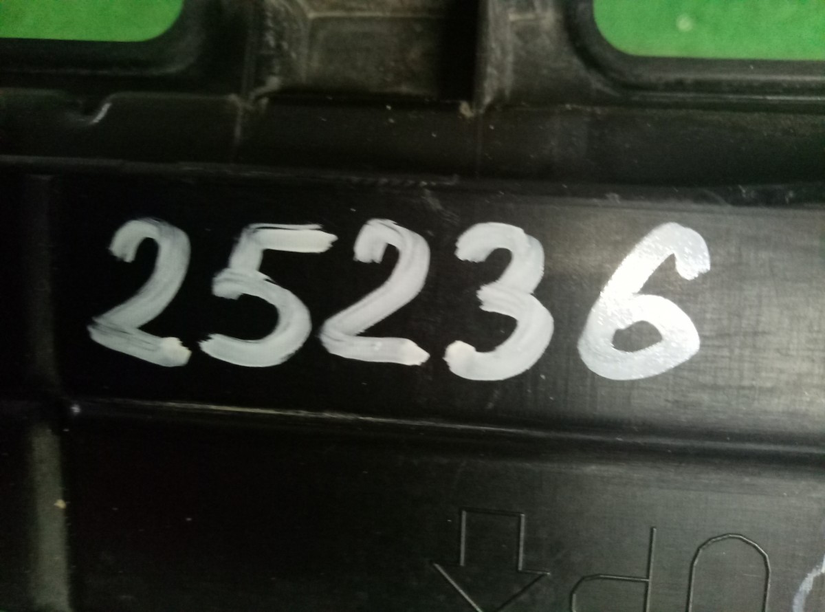 Решетка переднего бампера нижняя Toyota RAV4 XA40[5311242100] на Toyota RAV 4  (CA40)