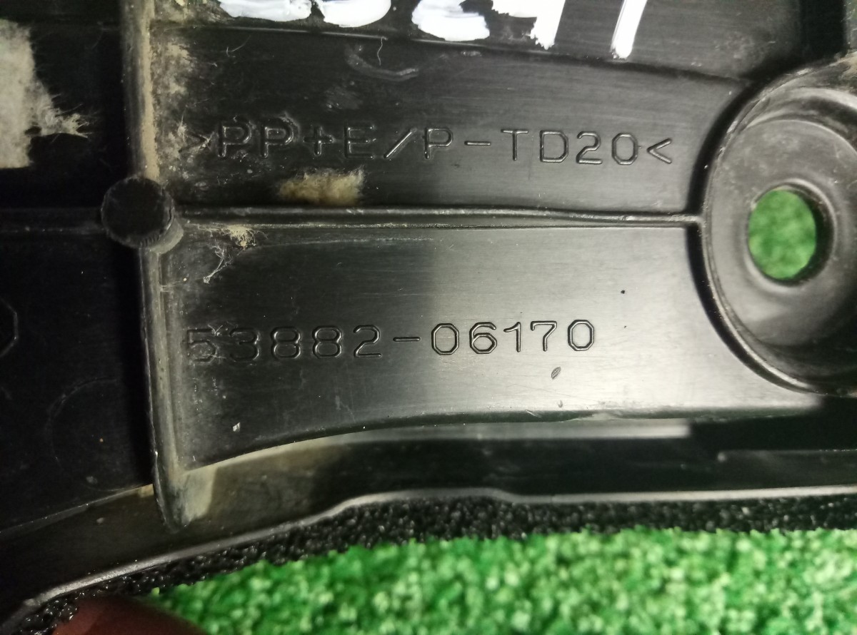 Пыльник крыла передний правый Toyota Camry XV70 на Toyota Camry V50