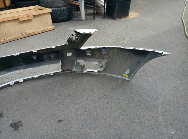 Бампер передний Cadillac SRX II 2010-2012 на Cadillac SRX II