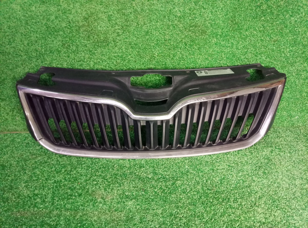 Решетка радиатора Skoda Rapid 2013- на Skoda Rapid 