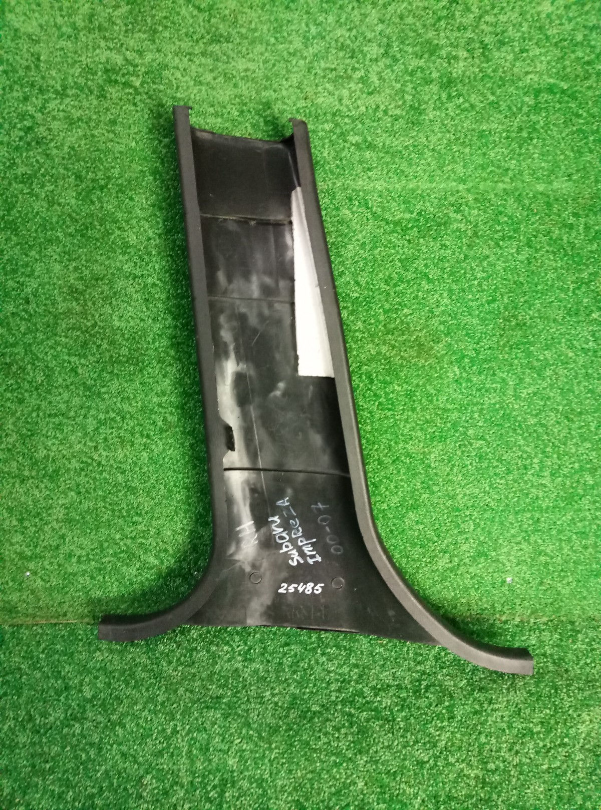 Накладка центральной стойки правая Subaru Impreza 2001 на Subaru Impreza 