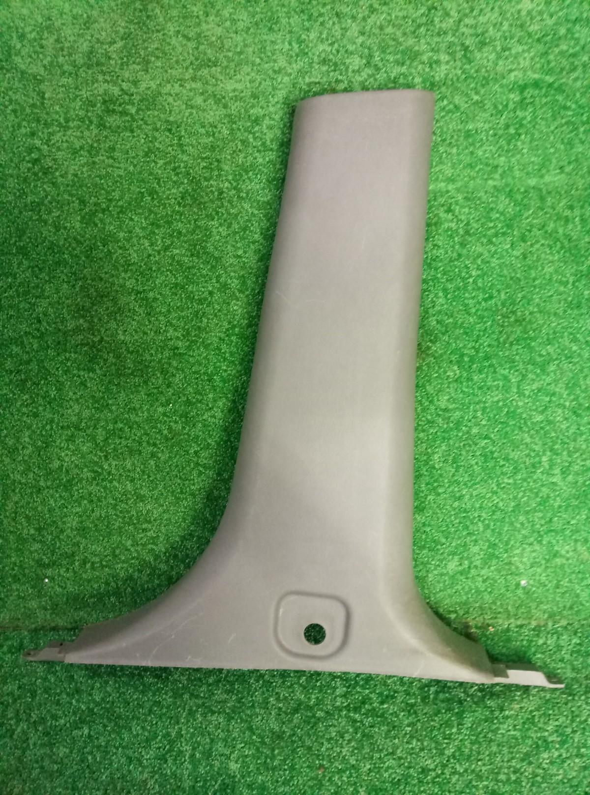 Обшивка стойки правой KIA Sorento 03-09    858353e000 на Kia Sorento (BL)