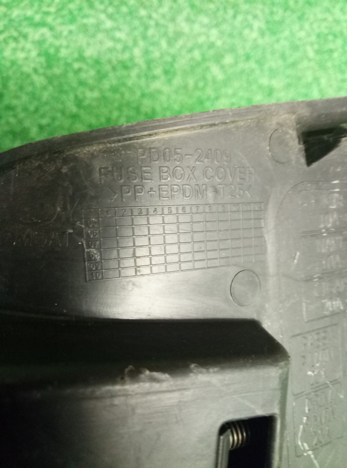 Крышка блока предохранителей Chevrolet Captiva     PD052409 на Chevrolet Captiva 
