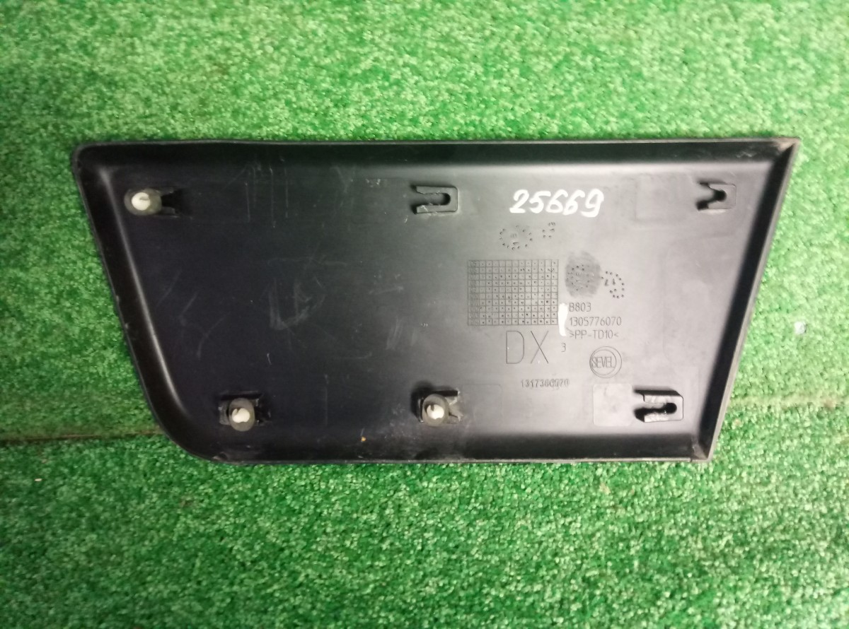 Накладка двери передней правой Fiat Ducato 2006-2022       0735684317     1317386070     1305776070 на Fiat Ducato