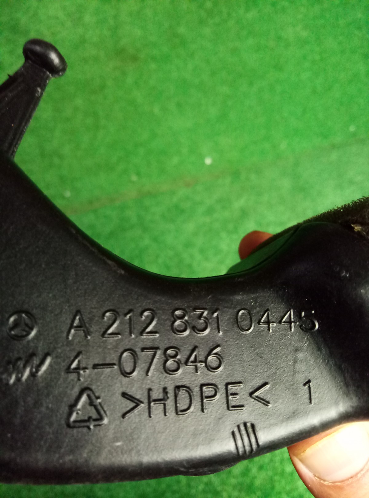Воздушный канал Mercedes Benz правый W212        A2128310445 на Mercedes-Benz E-Class W212,S212,C207