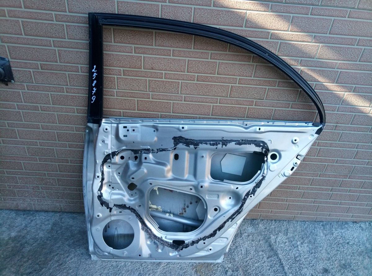 Дверь задняя правая для Toyota Avensis II 2003-2008       6700305110 на Toyota Avensis II T250