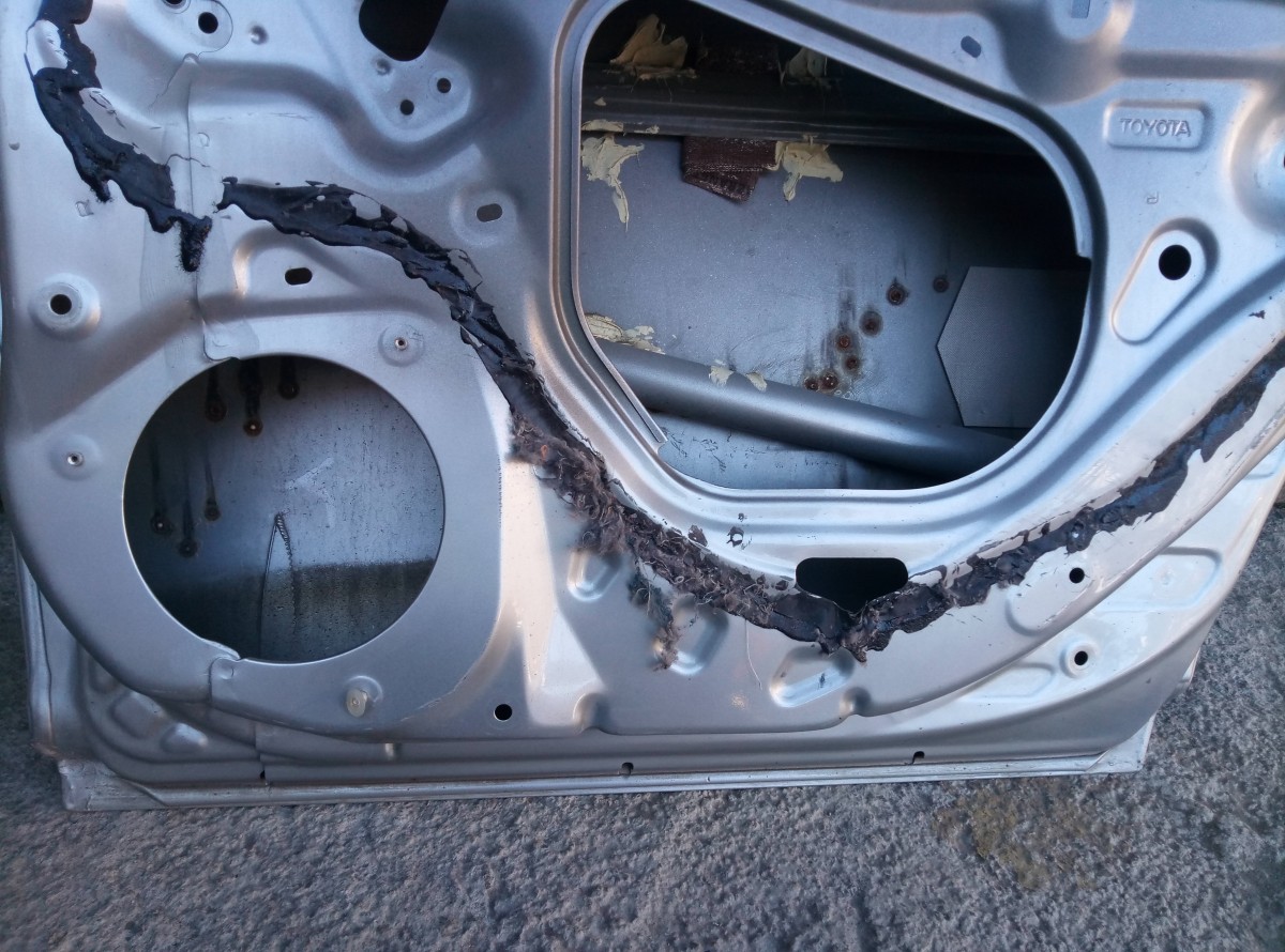 Дверь задняя правая для Toyota Avensis II 2003-2008       6700305110 на Toyota Avensis II T250