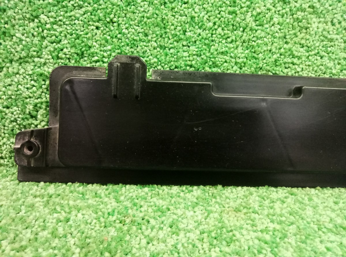 Кронштейн передней панели Volkswagen Polo 2010 6RU806249 без дефектов на Volkswagen Polo V
