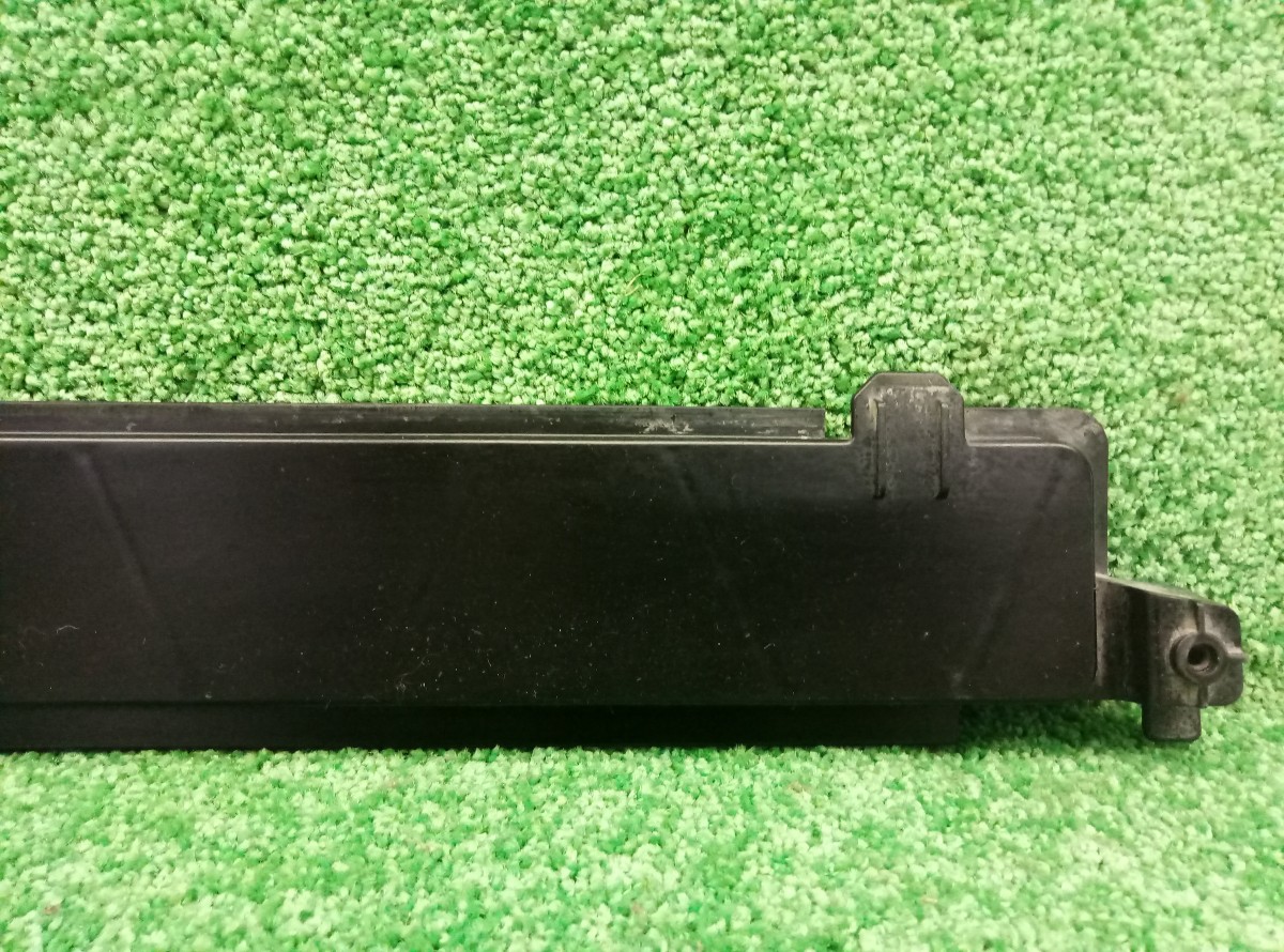 Кронштейн передней панели Volkswagen Polo 2010 6RU806249 без дефектов на Volkswagen Polo V