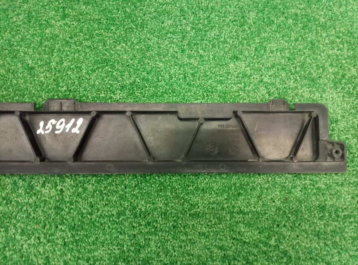 Кронштейн передней панели Volkswagen Polo 2010 6RU806249 без дефектов на Volkswagen Polo V