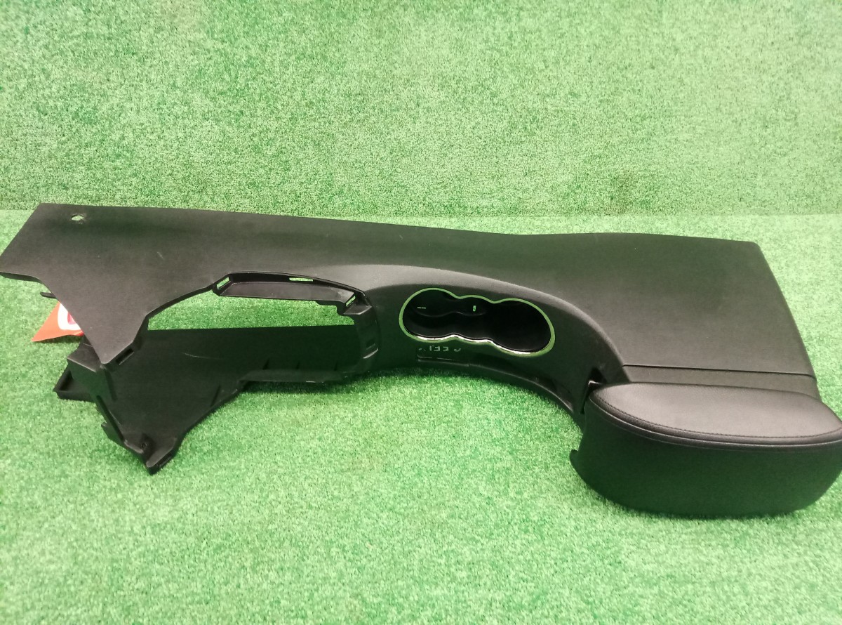 Подлокотник GEELY EMGRAND EC7 06822733 на Geely Emgrand EC7 