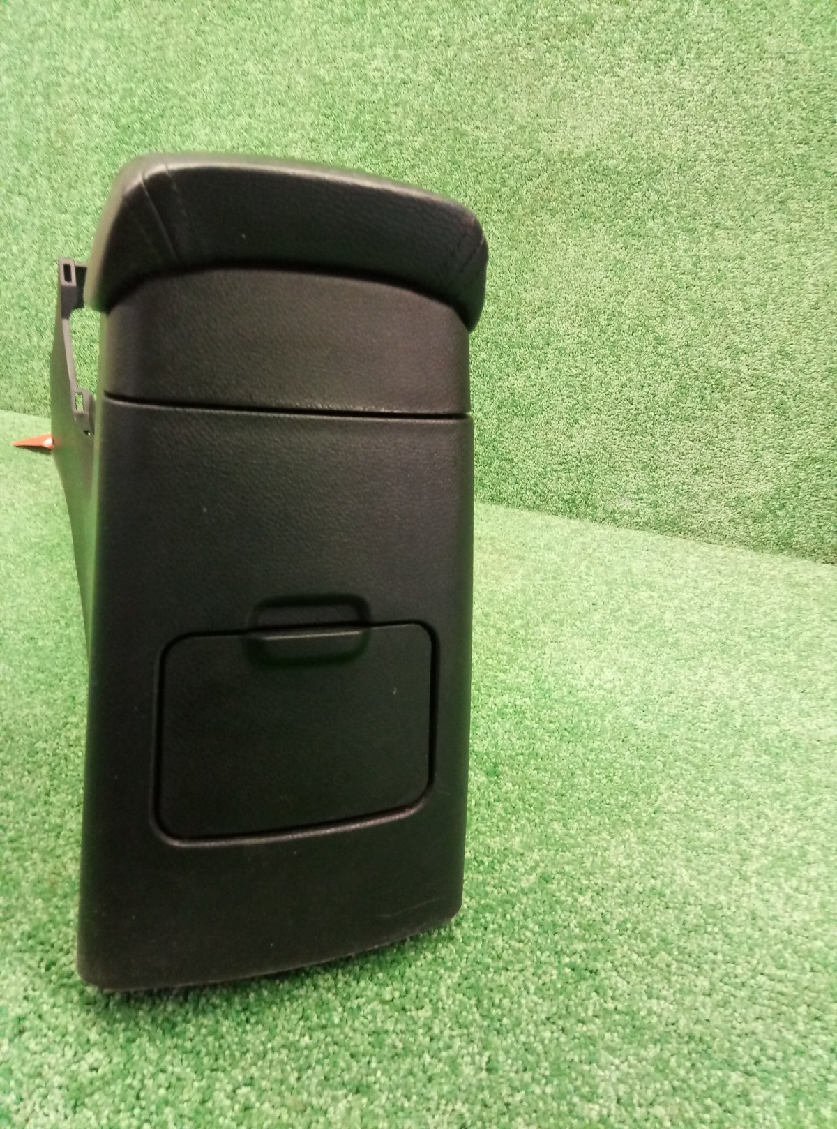 Подлокотник GEELY EMGRAND EC7 06822733 на Geely Emgrand EC7 