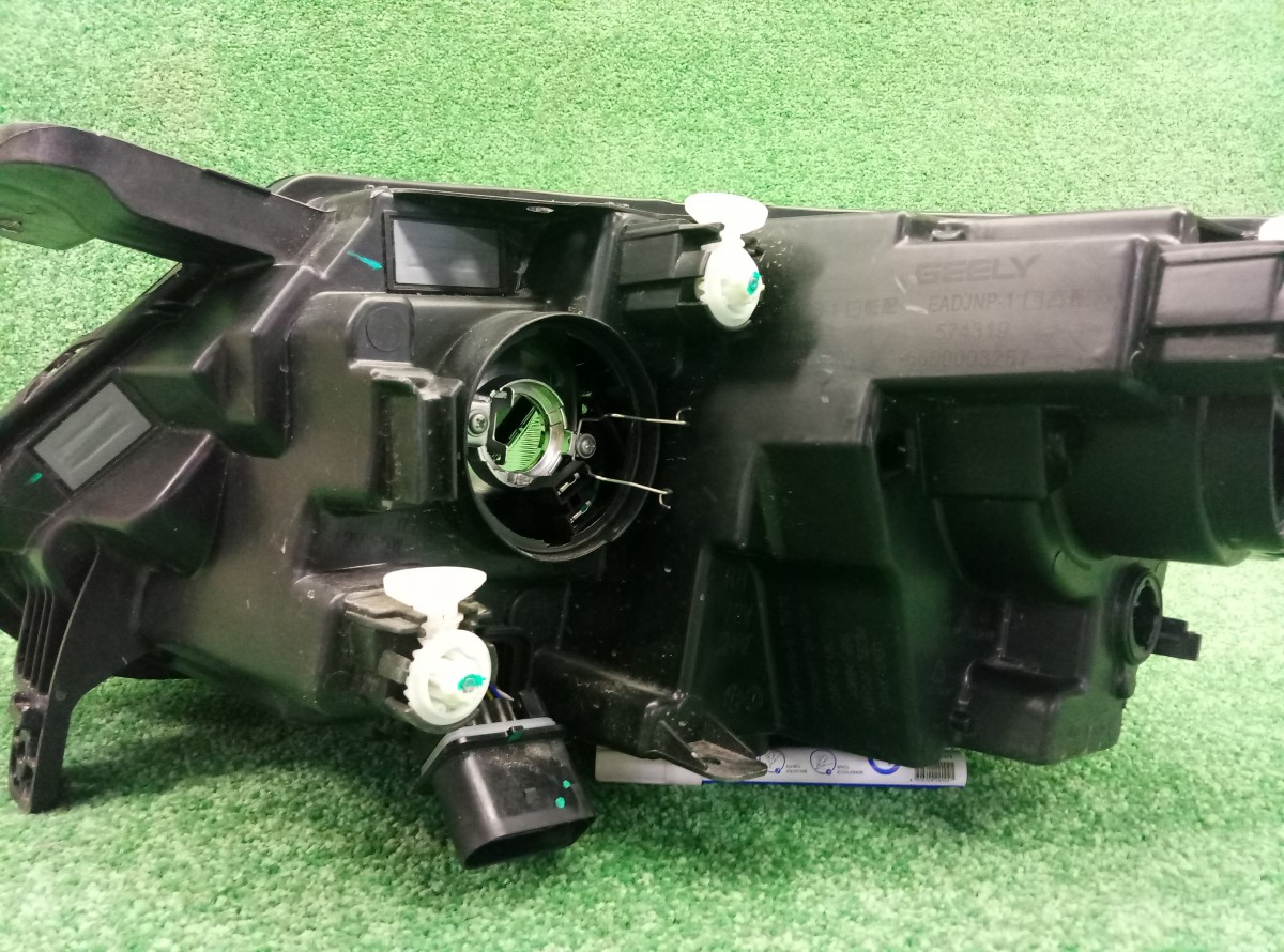 Фара передняя правая Geely Coolray 6600003287 на Geely Emgrand EC7 