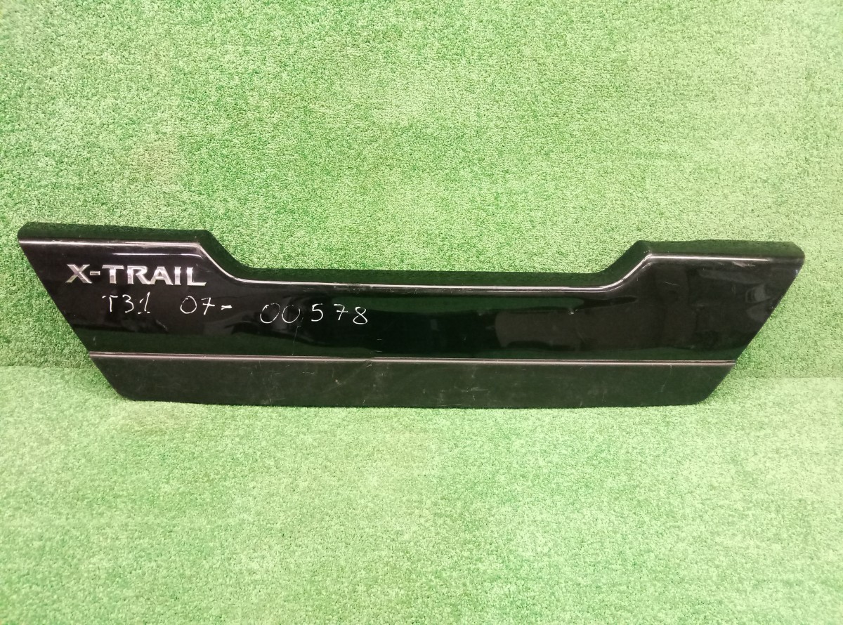 Накладка двери багажника Nissan X-Trail T31 2007-2011 90901JU00A на Nissan X-Trail T31